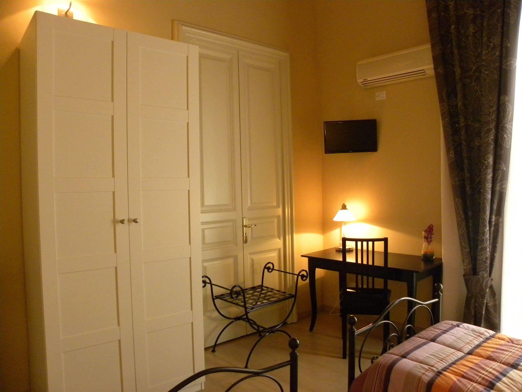 B&B Residenza Umberto Catánia Buitenkant foto